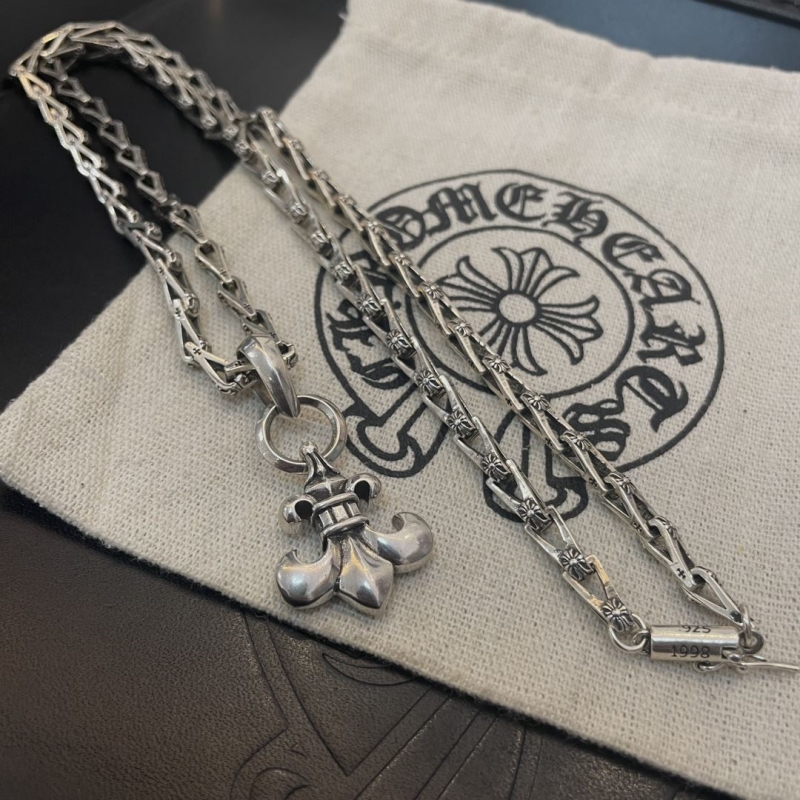 Ch*0me He**ts necklaces